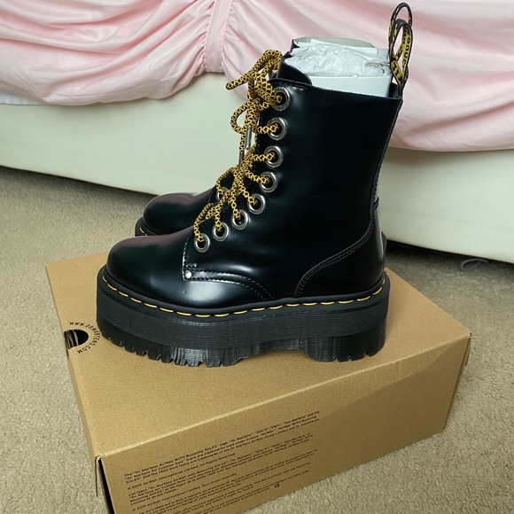 ❌SOLD❌ NWT Dr. Martens Jadon Max - Picture 3 of 6